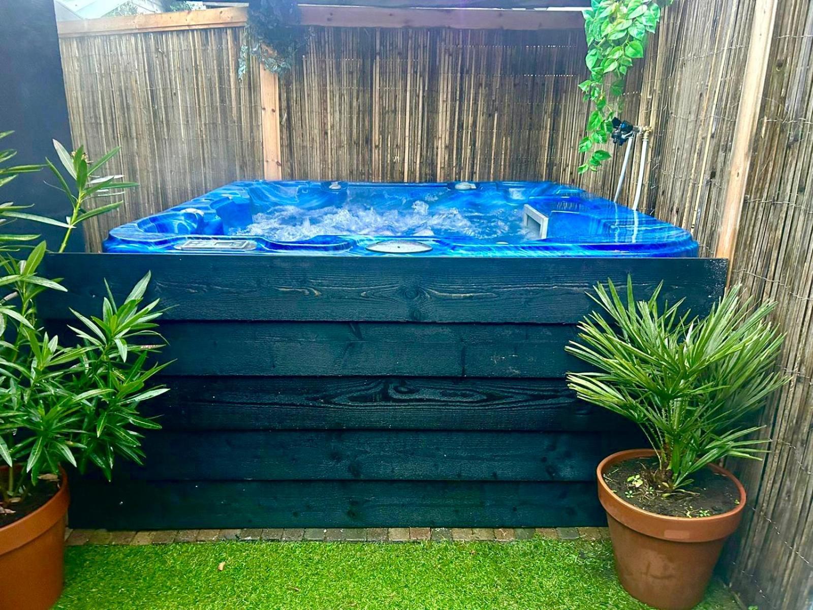 Jungle Style Lodge With Jacuzzi ,Sauna And Garden Near Amsterdam Vijfhuizen Zewnętrze zdjęcie